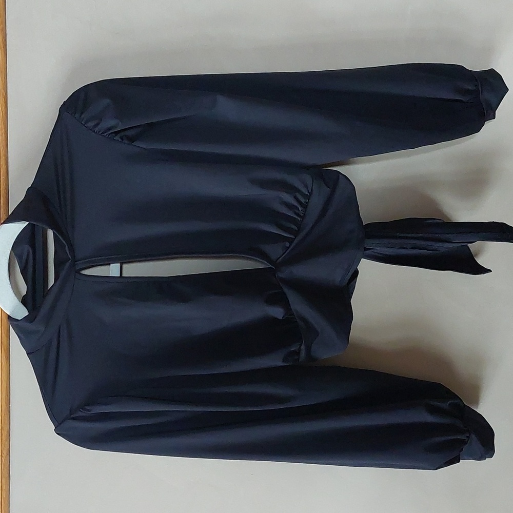 Long Sleeve Medium Open Back High Neck Cropped Shirt From Discovery In Black Md